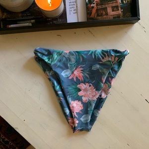 Skatie Salty Bottom- Ohana